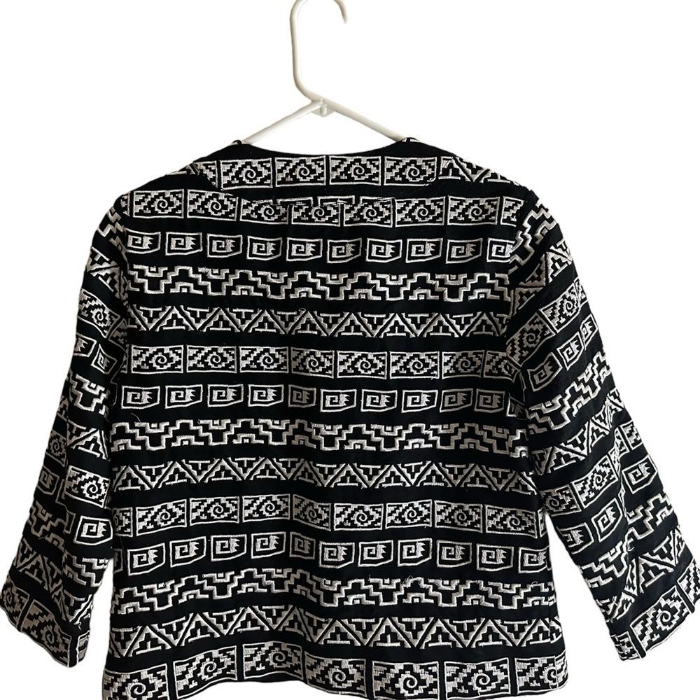 Chico's Geometric Black & White Aztec Embroidered Tribal Jacket Size Size 1 Med - Picture 3 of 10